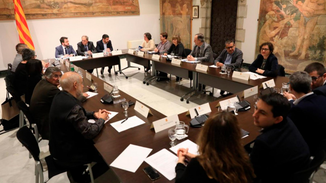 Moment de la trobada de la Mesa amb el president Torra, el vicepresident Aragonès i el conseller Homrani (Fotografia: Jordi Bedmar)