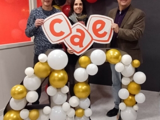 Nasi Moncunill, director de El CAE,amb Natàlia González i Jordi Roman, directora i president de La Confederació. 